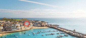 Award Winning Smuggler's Cabin A Basement Studio - sleeps 2 guests  in 1 bedroom