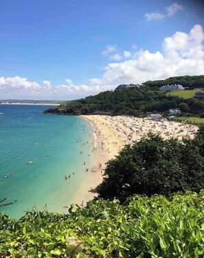 Beach nearby - Award Winning "Smuggler's Cabin" A Basement Studio (St Ives)