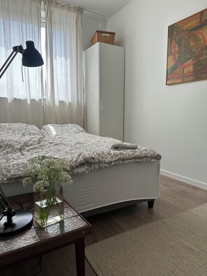 9 chambres, fer et planche à repasser, Wi-Fi, draps fournis