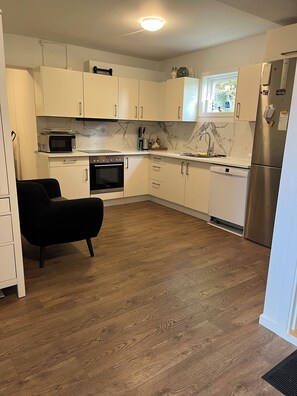 Microwave, oven, stovetop, dishwasher - A-Z LIVING  (Brøndby Strand)