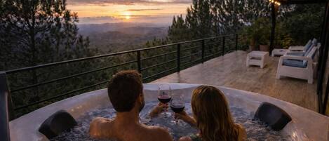 Outdoor spa tub