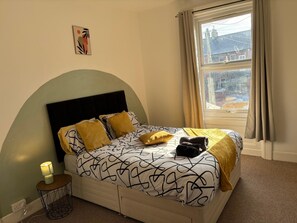 Ferienhaus | 4 Schlafzimmer, Bügeleisen/Bügelbrett, kostenloses WLAN, Bettwäsche