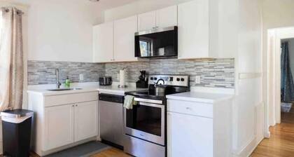 Classic&Modern: Prime location, Parking!