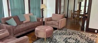 Classic&Modern: Prime location, Parking!