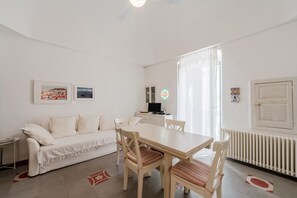 Dining - Casa Settecento by Rentbeat (Ostuni)