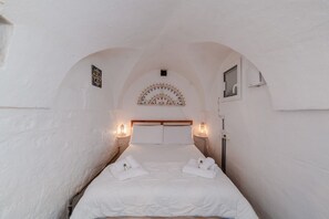 1 bedroom, WiFi, bed sheets - Casa Settecento by Rentbeat (Ostuni)