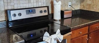 Private Villa 3-Bed|  7 min from Downtown