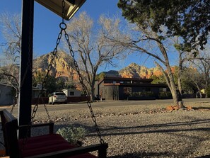 Stunning red rock views from the front porch - Beautiful Home in West Sedona close to trails (Sedona)