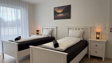 3 bedrooms, iron/ironing board, WiFi, bed sheets