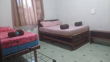 2 makuuhuonetta, silitysrauta/-lauta, ilmainen Wi-Fi, vuodevaatteet