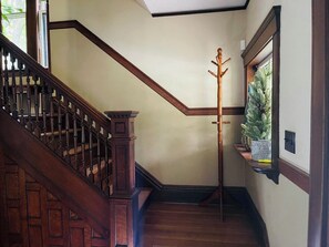 Interior - Spacious 5-bedroom house with AC, grand piano and WiFi in downtown Oberlin (Oberlin)