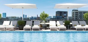 Pool - Luxury Apartment w King Bed, Shared Pool & Rooftop (Cambridge)