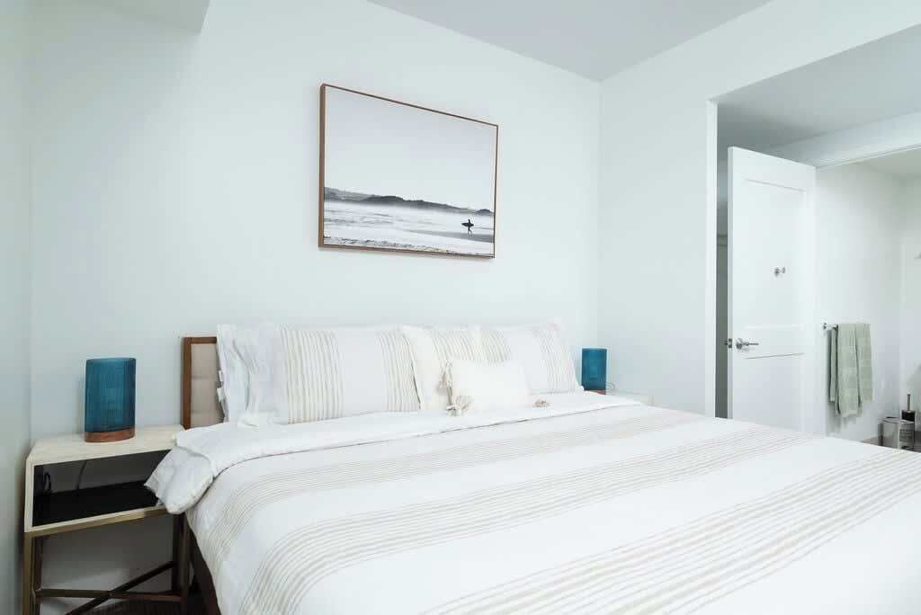 2 chambres, bureau, fer et planche à repasser, lit parapluie