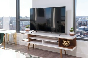 Televisión y chimenea