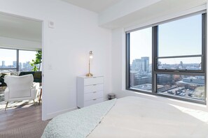 2 bedrooms, iron/ironing board, travel cot, WiFi - Central Square 2BR Penthouse near MIT & Harvard to Balance Life, Work Play Sleep (Cambridge)