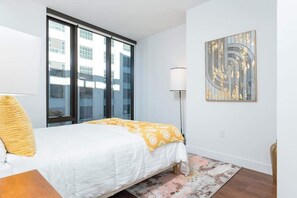 2 slaapkamers, een strijkplank/strijkijzer, reisbedje, wifi