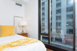 2 habitaciones, tabla de planchar con plancha, cuna de viaje y wifi 