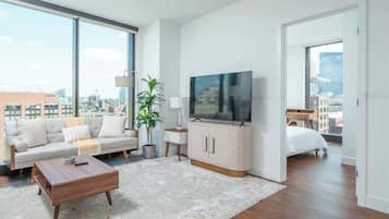 2 bedrooms, desk, iron/ironing board, WiFi