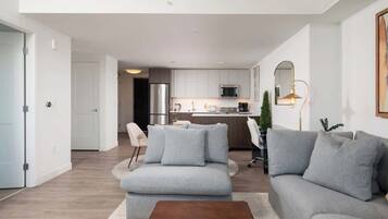 Télévision, jeux vidéo, livres, chaîne hi-fi