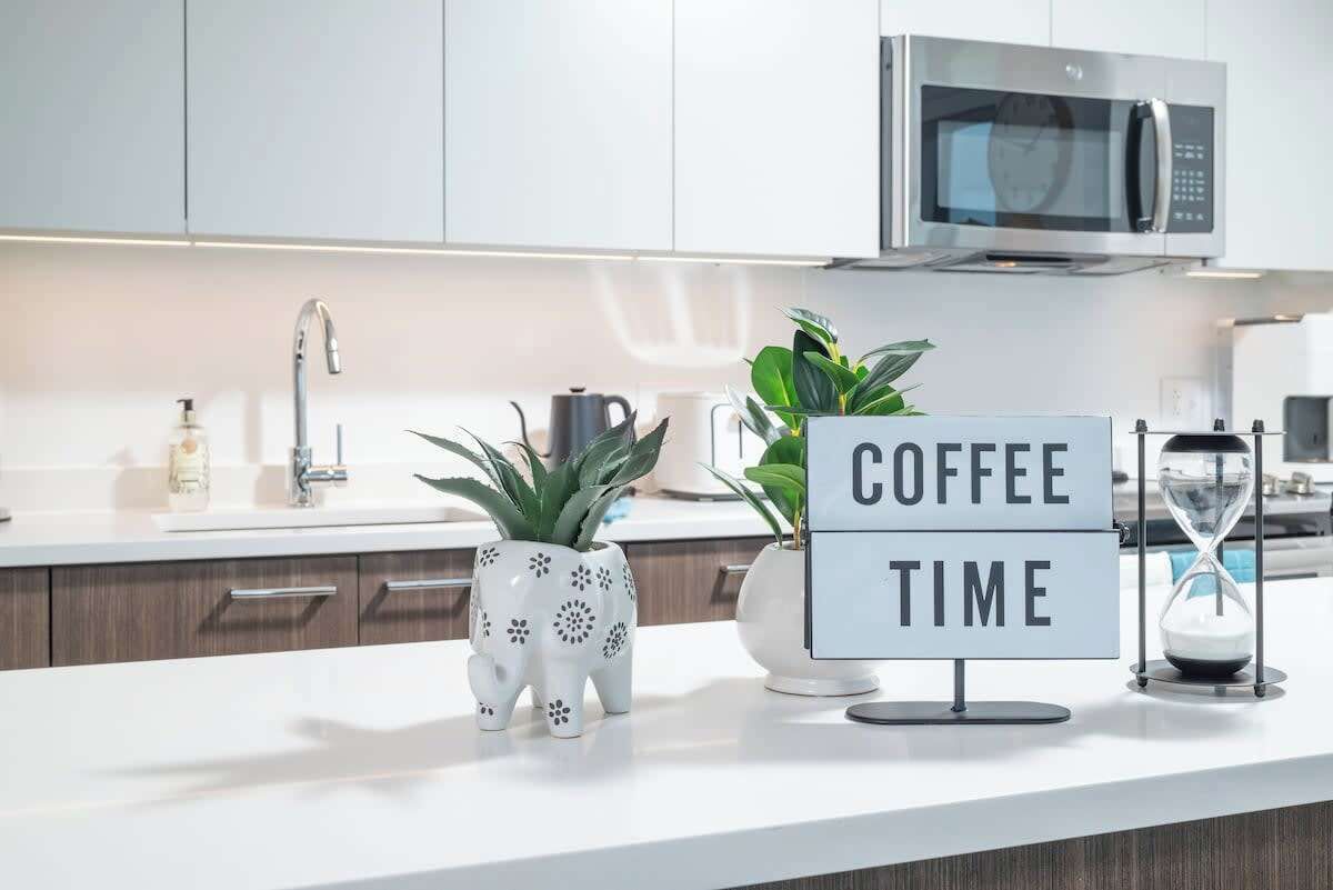 冰箱、微波炉、烤箱、炉灶