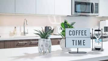 冰箱、微波炉、烤箱、炉灶