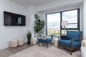 Fernseher, Videospiele, Bücher