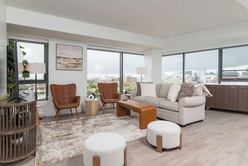 Central Square 2br Condo Near Harvard & Mit Spacious Gym & Work - Cambridge, MA