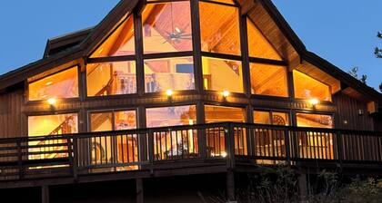 Mountain Top 4-bedroom Lodge near Angel Fire with WiFi