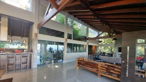 Nhà trăng mật, lò sưởi, quang cảnh bãi biển | Khu ăn uống