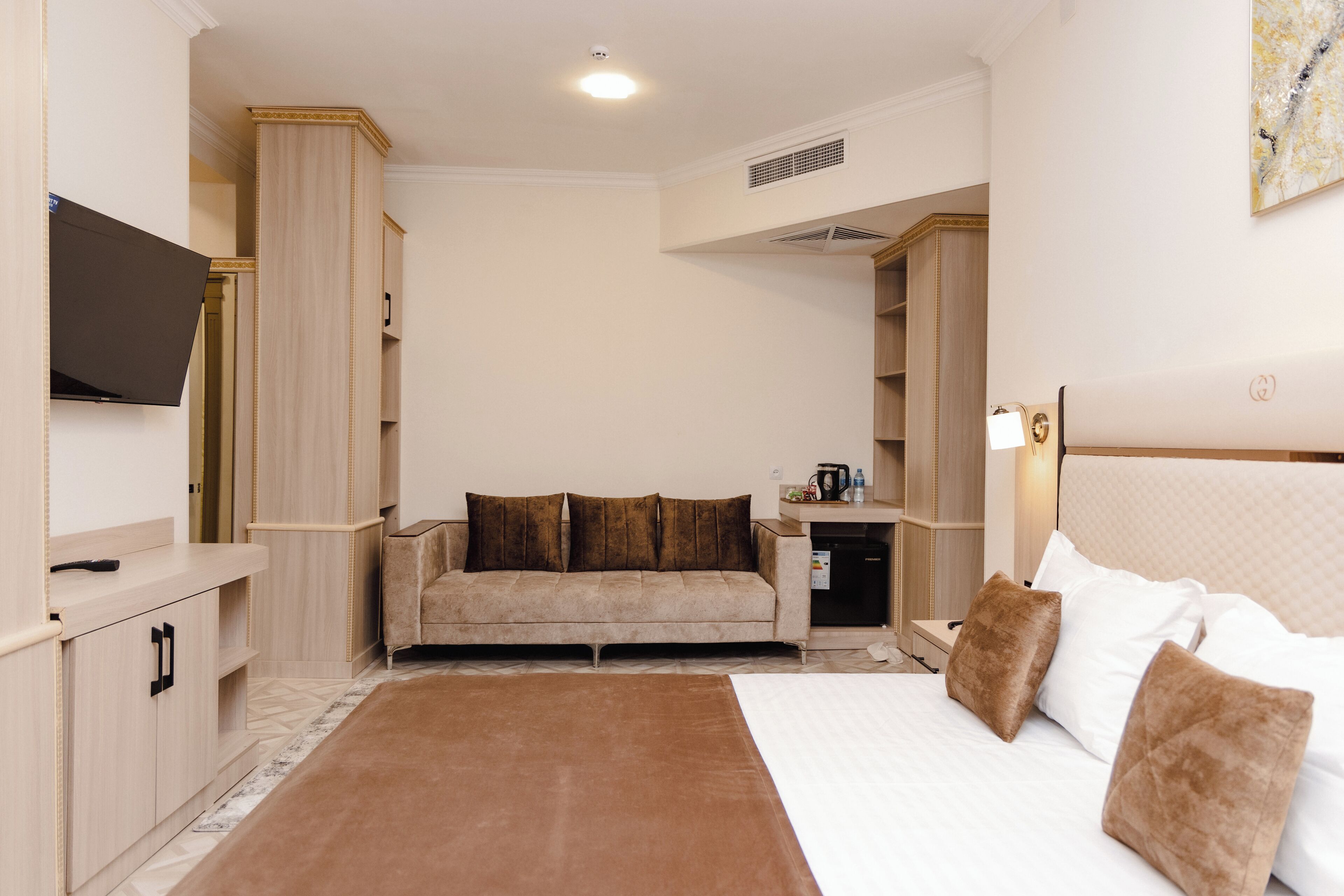 Photo - Art Royal Hotel