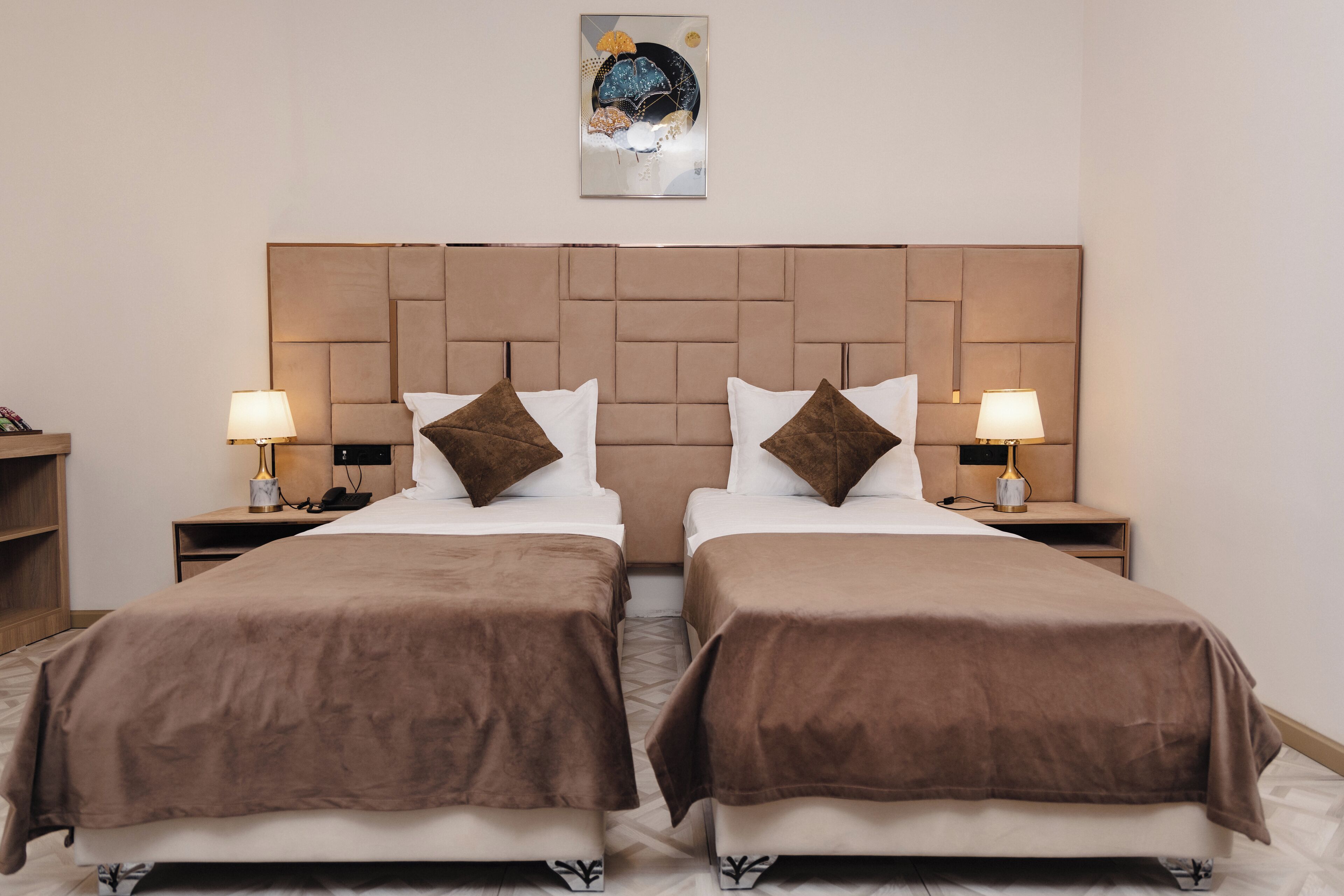 スタンダード ツインルーム 禁煙 | 高級寝具、デスク、防音設備、WiFi (無料)