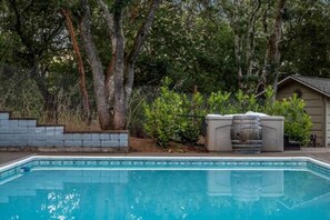 Pool - Vineyard Haven: Pool, Hot Tub & Wine Country Charm (Kenwood)