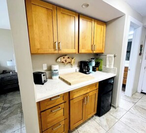 Fridge, coffee/tea maker, electric kettle, cookware/dishes/utensils