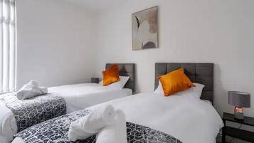 House | 2 bedrooms, iron/ironing board, free WiFi, bed sheets