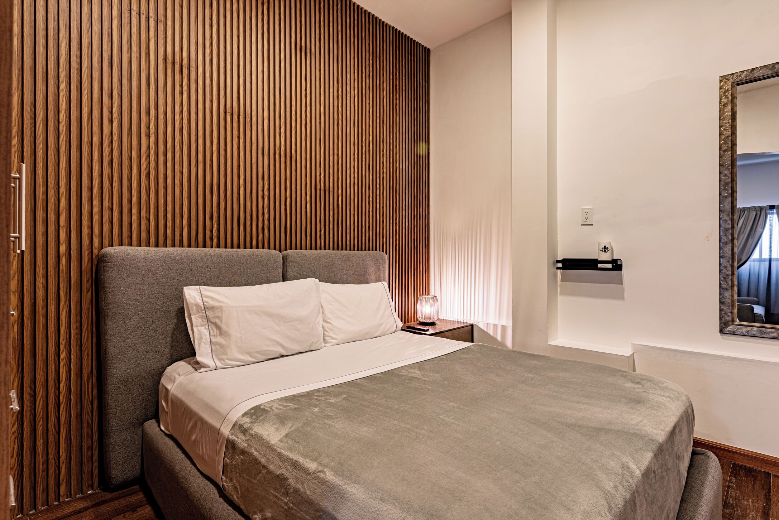 Deluxe-Apartment | Allergikerbettwaren, Daunenbettdecken, individuell dekoriert