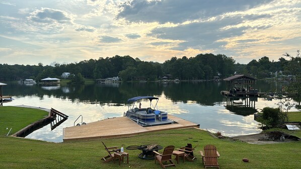 Property grounds - 3-bedroom lake house on Lake Martin with private boat ramp (Jacksons' Gap)