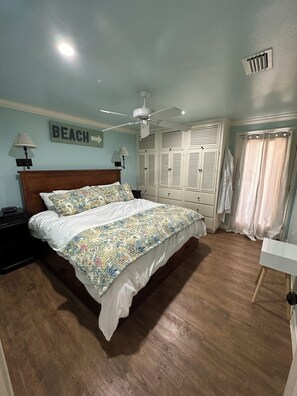 2 عدّة غرف نوم ومكواة/لوح كي وواي فاي وملاءات أسرّة