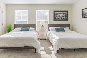 3 soverom, strykejern/-brett, wi-fi og sengetøy