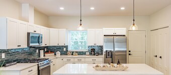 Brand New Build! 3BR Home by Cleveland Clinic & Playhouse Square!