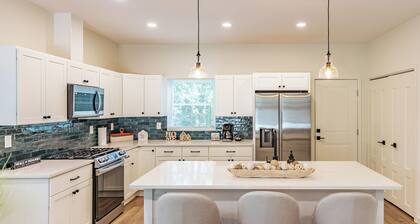 Brand New Build! 3BR Home by Cleveland Clinic & Playhouse Square!