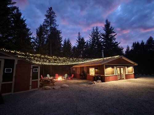 Charming 1-bedroom house with AC, WiFi in Spirit Lake at The Venue at the Reed's