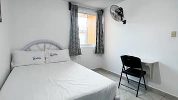 Basic House | 5 bedrooms, blackout curtains, iron/ironing board, free WiFi