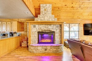 Interior - 'Rock Creek Lodge' 1 Mi to Lake of the Arbuckles! (Sulphur)