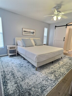 3 Schlafzimmer, Schreibtisch, Bügeleisen/Bügelbrett, Reisekinderbett