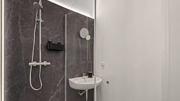 Haartrockner, Handtücher, Toilettenpapier