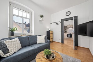 Living area - Self-check-in apartment with high-speed WiFi and free parking in the city center (Bad Kissingen)