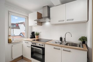 Private kitchen - Self-check-in apartment with high-speed WiFi and free parking in the city center (Bad Kissingen)