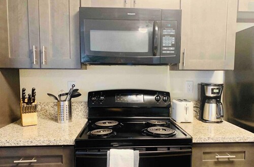 Charming 2-Bedroom Condo in Marvelous Cardiff with AC+WiFi