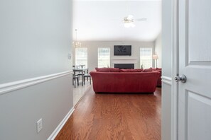 Televisión, chimenea