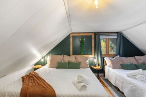 4 quartos, ferros/tábuas de passar roupa, berço de viagem